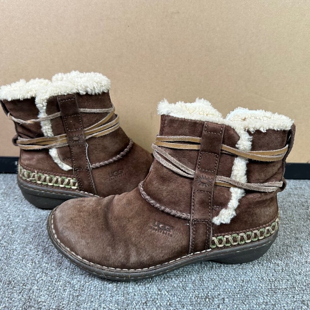 UGG Cove Brown Leather Winter Shearling Ankle Boots Size 6